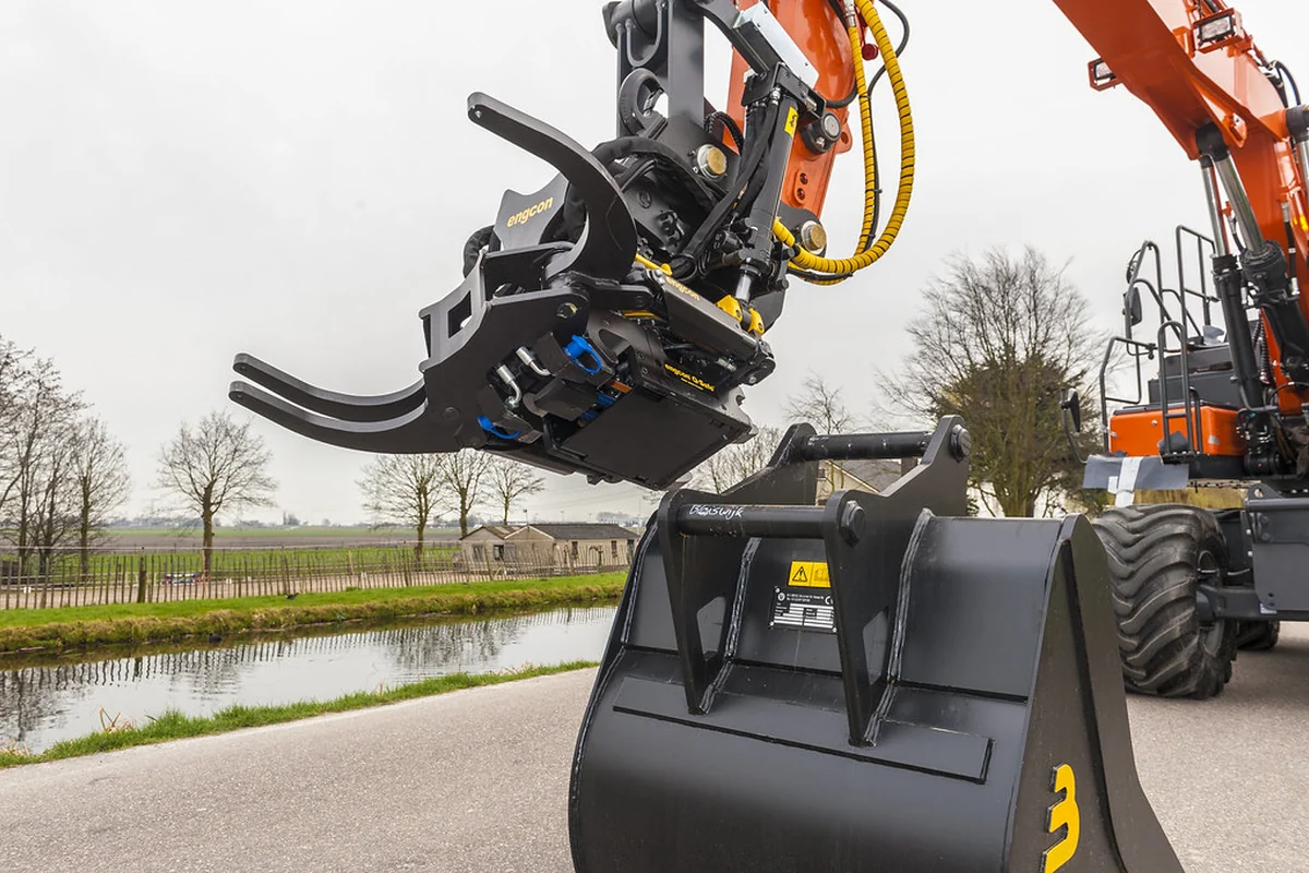 Excavator grapple attachment used as representative stock photography, not Clear Path equipment